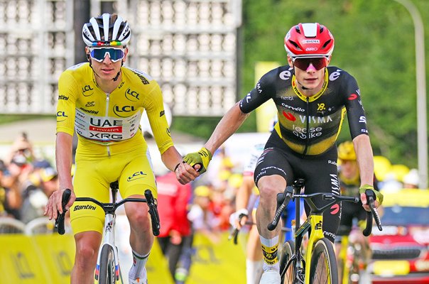Tadej Pogacar & Jonas Vingegaard fisnih line Stage 10  Tour de France 2025  