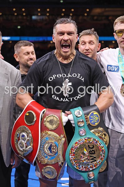Oleksandr Usyk Ukraine celebrates Daniel Dubois win Wembley 2025