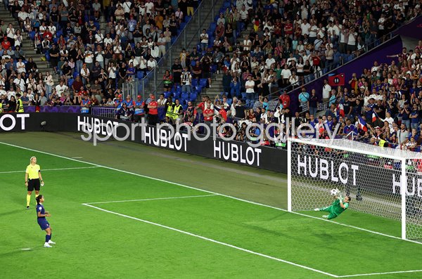 Ann-Katrin Berger Germany penalty save v France Quarter-Final Women's EURO 2025