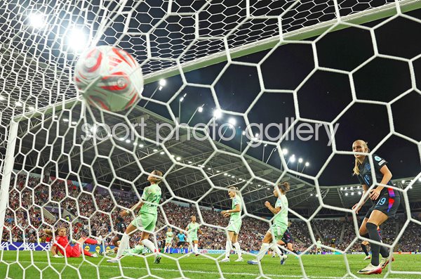 Michelle Agyemang England scores equaliser v Italy semi-final Geneva Women's EURO 2025