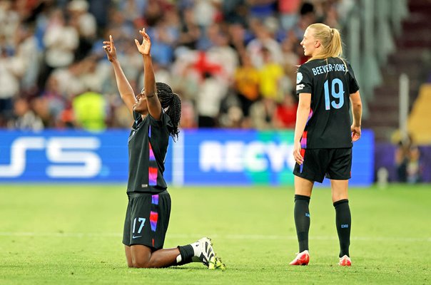 Michelle Agyemang England celebrates last-minute goal v Italy Women's EURO 2025 