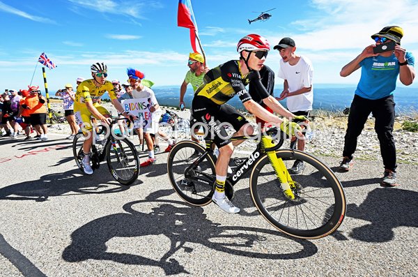 Jonas Vingegaard & Tadej Pogacar climb Mont Ventoux Stage 16 Tour de France 2025