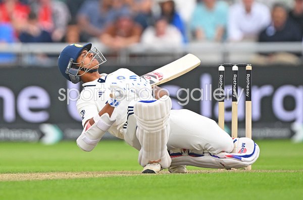 Yashasvi Jaiswal India ducking scoop v England 4th Test Old Trafford 2025