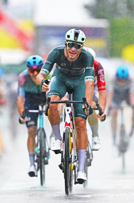 Jonathan Milan Italy wins Stage 17 Tour de France 2025