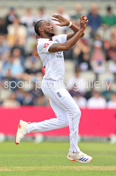 Jofra Archer England bowls v India 4th Test Match Old Trafford 2025