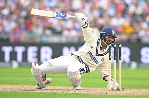 Washington Sundar India avoids a bouncer v England 4th Test Old Trafford 2025