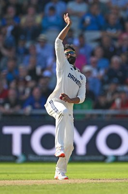 Ravindra Jadeja India spinner bowls v England 4th Test Old Trafford 2025