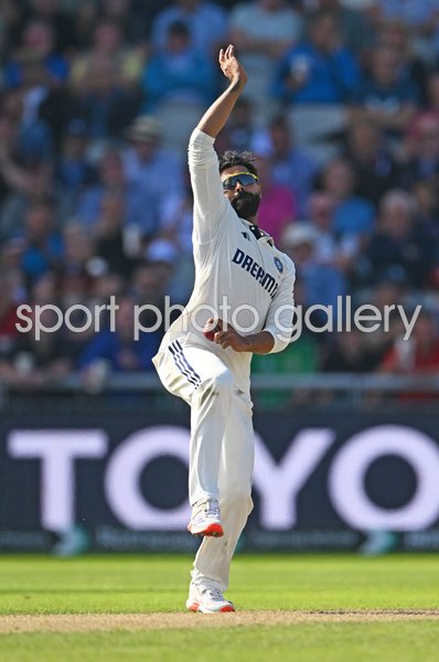 Ravindra Jadeja India spinner bowls v England 4th Test Old Trafford 2025
