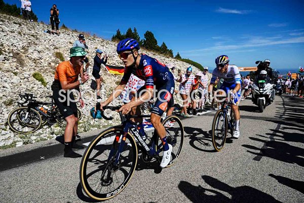 Oscar Onley Great Britain leads Florian Lipowitz Stage 16 Tour de France 2025
