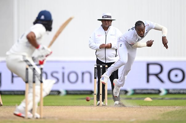 Jofra Archer England bowls v India 4th Test Match Old Trafford 2025