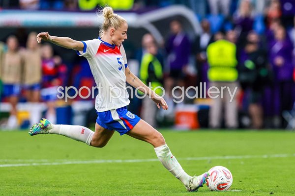 Alex Greenwood England scores penalty v Spain Women's EURO Final 2025 