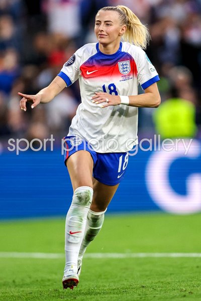 Chloe Kelly England celebrates winning penalty Women's EURO Final 2025  