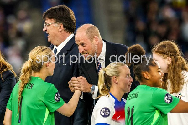 Hannah Hampton England with Prince William Women's EURO Final 2025 