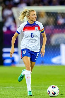 Leah Williamson runs with the ball during the UEFA Women's EURO 2025 Group D match between France and England at Stadion Letzigrund.