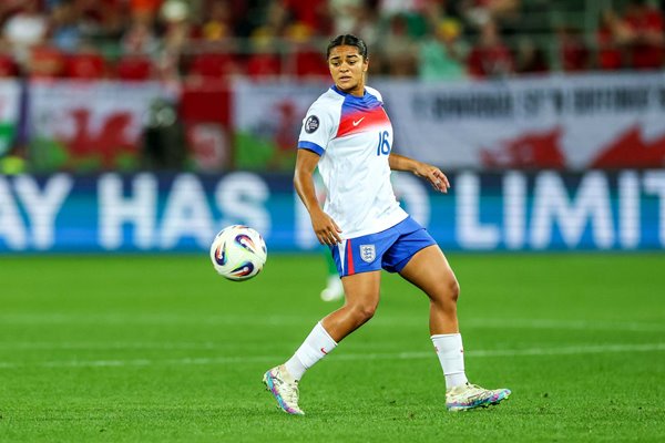 Jessica Carter England v Wales Group D Women's EURO 2025