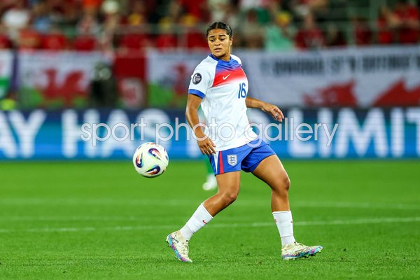 Jessica Carter England v Wales Group D Women's EURO 2025