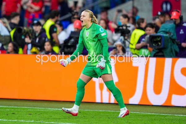 Hannah Hampton England celebrates v Spain Final Women's EURO 2025  