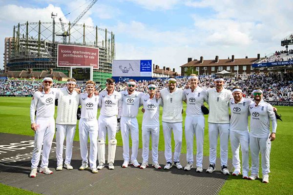 England players wear headbands in memory of ex England player and coach Graham Thorpe during the 5th Test at The Oval 2025