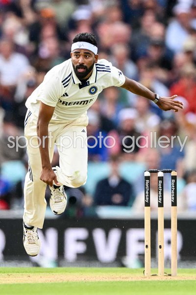 Mohammed Siraj India bowls Graham Thorpe tribute headband 5th Test Oval 2025