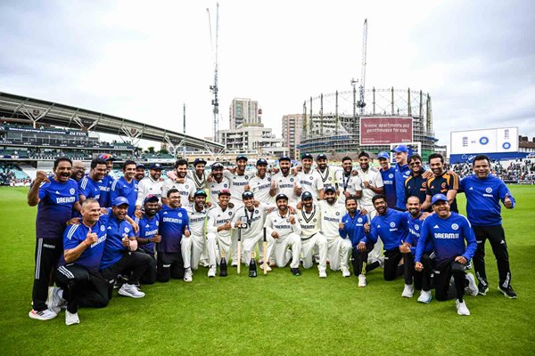 Players of India pose for a photo after winning the match on day five of the 5th Test Match at The Oval 2025