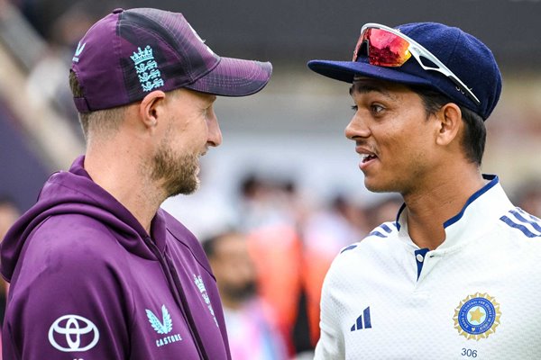Yashasvi Jaiswal India & Joe Root England 5th Test Match Oval 2025