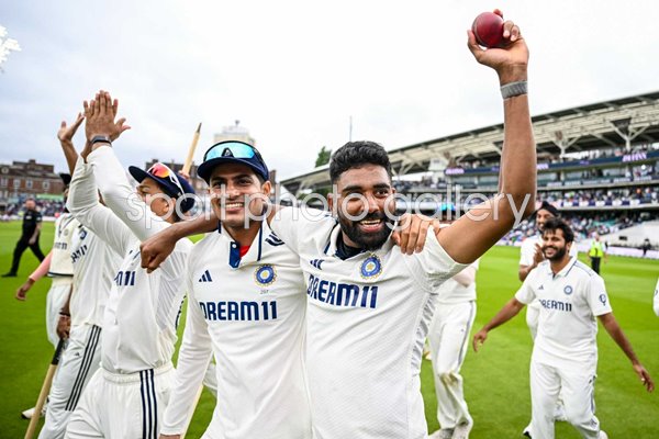 Mohammed Siraj & Shubman Gill India celebrate win v England Oval 2025