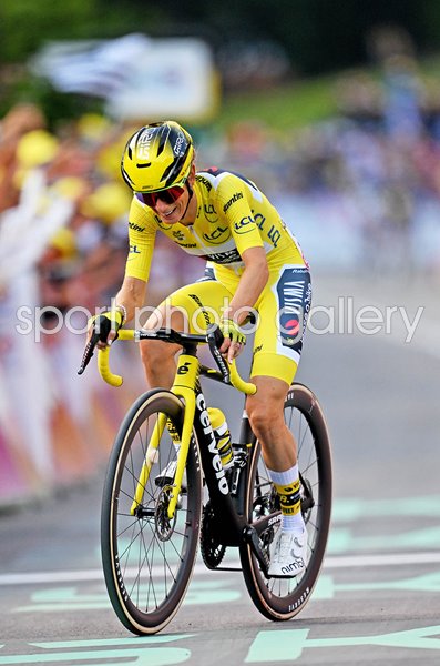 Pauline Ferrand-Prevot France celebrates winning Tour de France Femmes 2025  