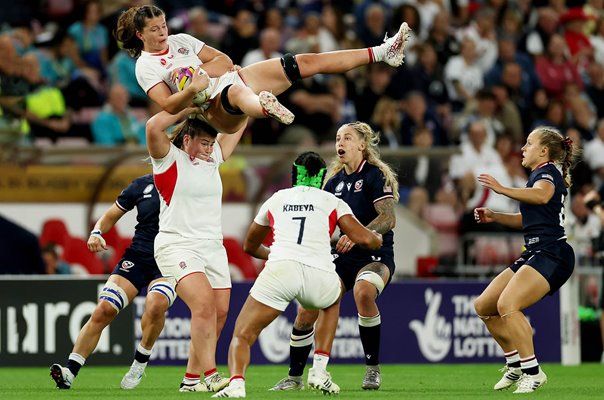 Maud Muir England lifts Abbie Ward v USA Women's Rugby World Cup 2025 