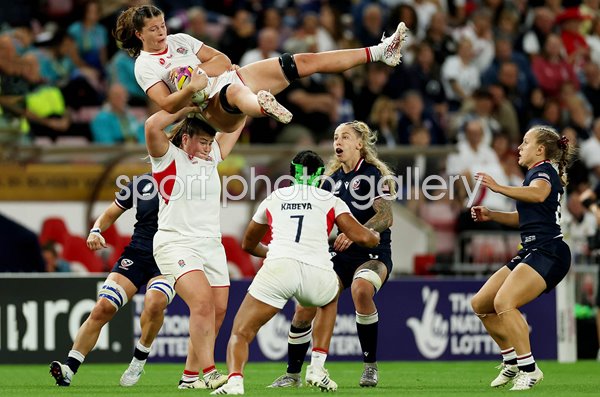 Maud Muir England lifts Abbie Ward v USA Women's Rugby World Cup 2025 