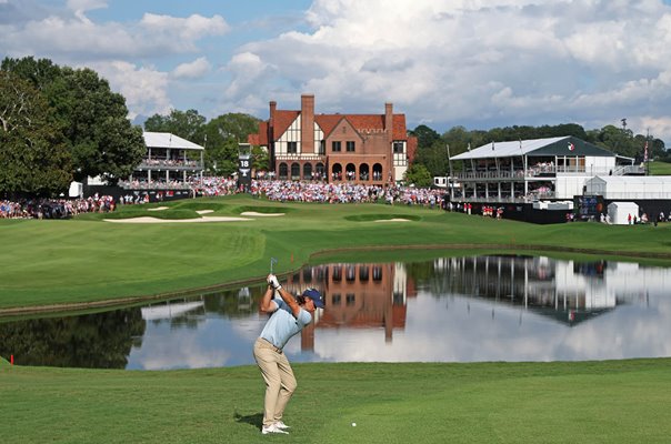Tommy Fleetwood England 18th hole East Lake Round 4 TOUR Championship 2025