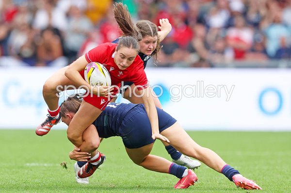 Emma Orr Scotland tackles Nel Metcalfe Wales Pool B Women's Rugby World Cup 2025  