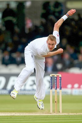 Stuart Broad bowls England v New Zealand Lords 2013