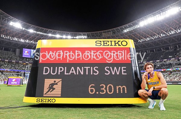 Armand Duplantis Sweden celebrates pole vault world record World Athletics Tokyo 2025