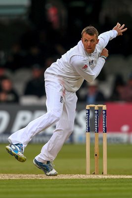 Graeme Swann bowls England v New Zealand Lord's 2013
