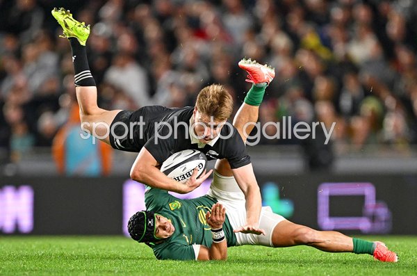 Cheslin Kolbe South Africa v Jordie Barrett New Zealand Rugby Championship Auckland 2025