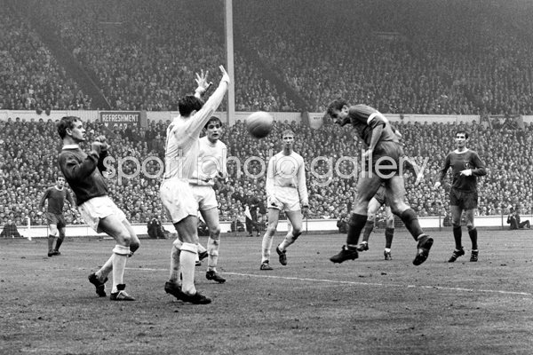 Hunt of Liverpool v Leeds FA Cup Final '65