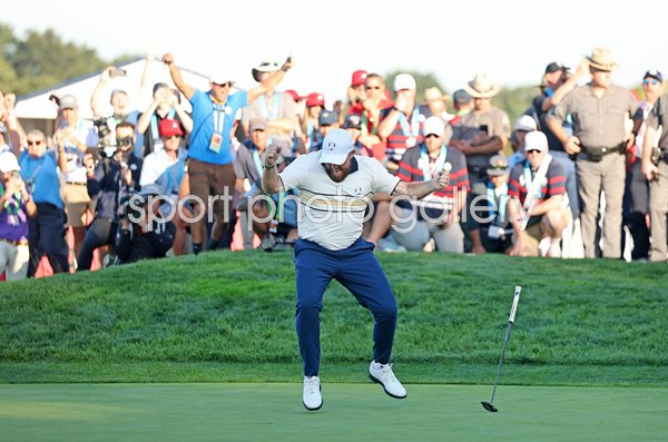 Shane Lowry Europe celebrates putt to retain Ryder Cup Bethpage Black 2025