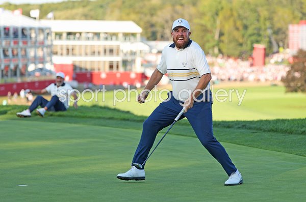 Shane Lowry Europe celebrates putt to retain Ryder Cup Bethpage Black 2025
