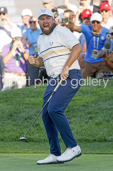 Shane Lowry Europe celebrates putt to retain Ryder Cup New York 2025  