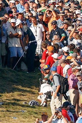 Dustin Johnson grounds club in bunker on 18th