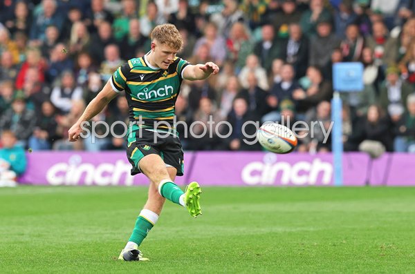 Fin Smith Northampton Saints kicks v Leicester Gallagher PREM 2025