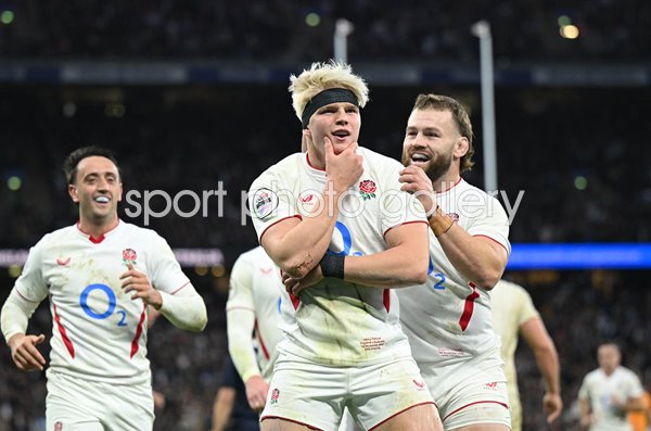 Henry Pollock England try celebration v Australia Autumn Series Twickenham 2025