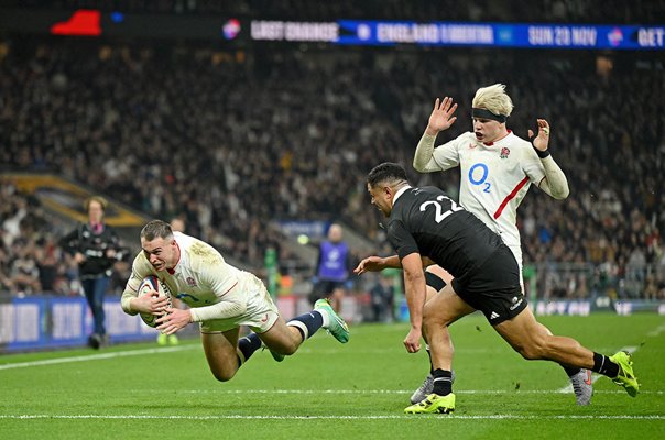 Tom Roebuck England scores winning try v New Zealand Twickenham 2025