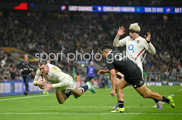 Tom Roebuck England scores winning try v New Zealand Twickenham 2025
