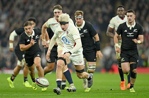 Henry Pollock England assists Tom Roebuck try v New Zealand Twickenham 2025