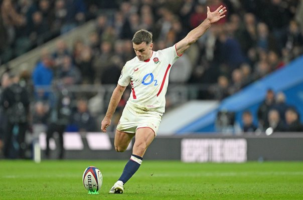 George Ford England kicks v New Zealand Twickenham 2025