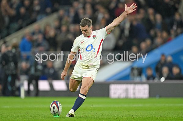 George Ford England kicks v New Zealand Twickenham 2025