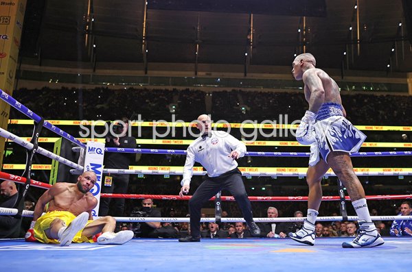 Conor Benn knocks down Chris Eubank Jr Round 12 London November 2025