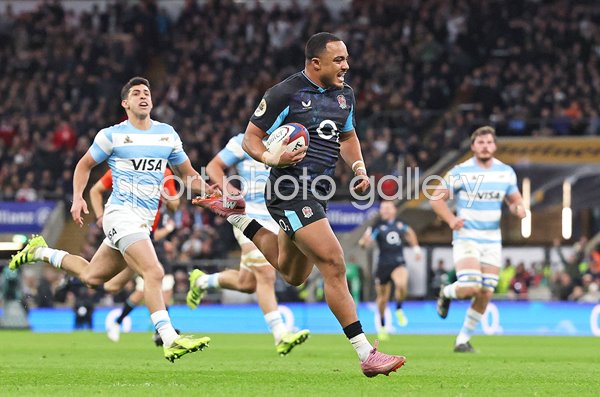 Max Ojomoh England scores v Argentina Autumn Nations Series Twickenham 2025