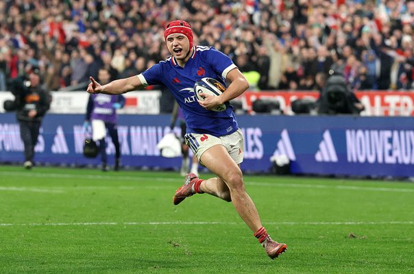 Louis Bielle-Biarrey France scores v Ireland Six Nations Paris 2026